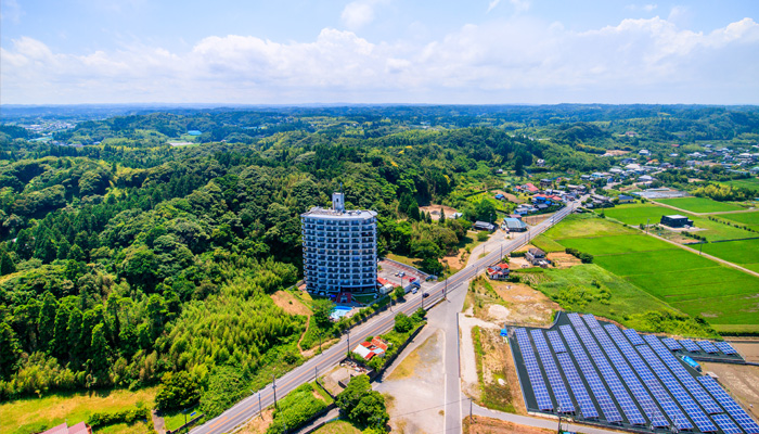 のどかな風景と太陽光発電